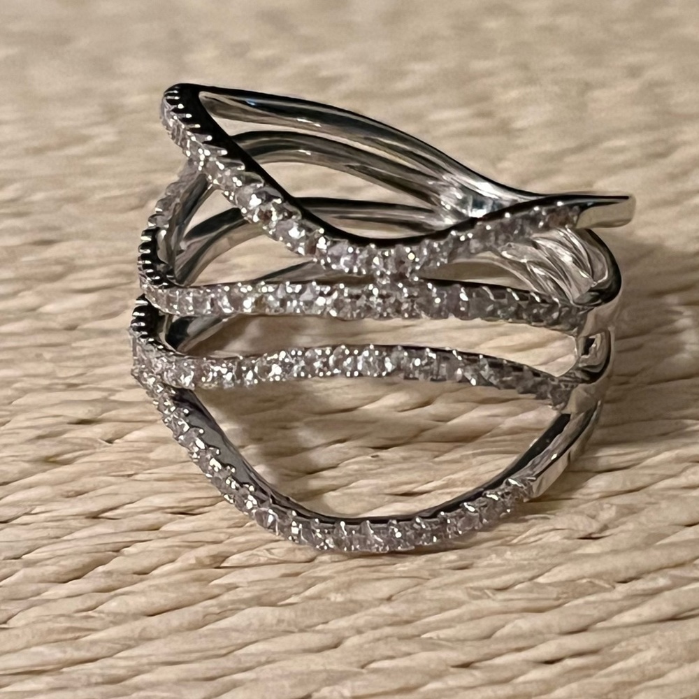 PRE-LOVED STERLING SILVER AUTHENTIC WAVY STYLE CZ DIAMOND DESIGN RING